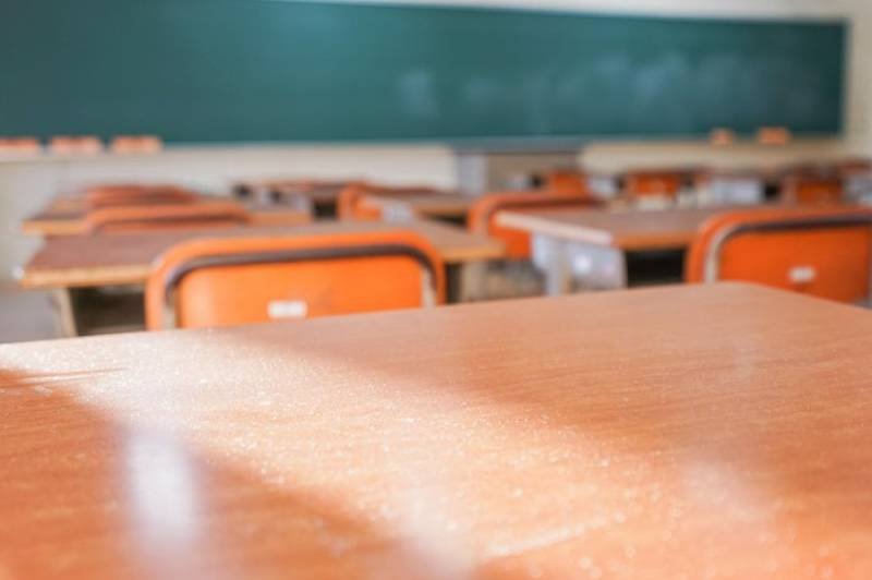 Professores da rede estadual relatam orientação de aprovar alunos abaixo da média