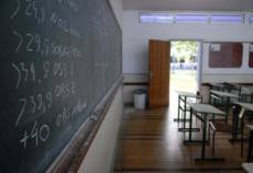 Alunos da rede estadual poderão passar de ano mesmo reprovando