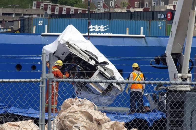 Destroços do submersível Titan chegam a porto no Canadá